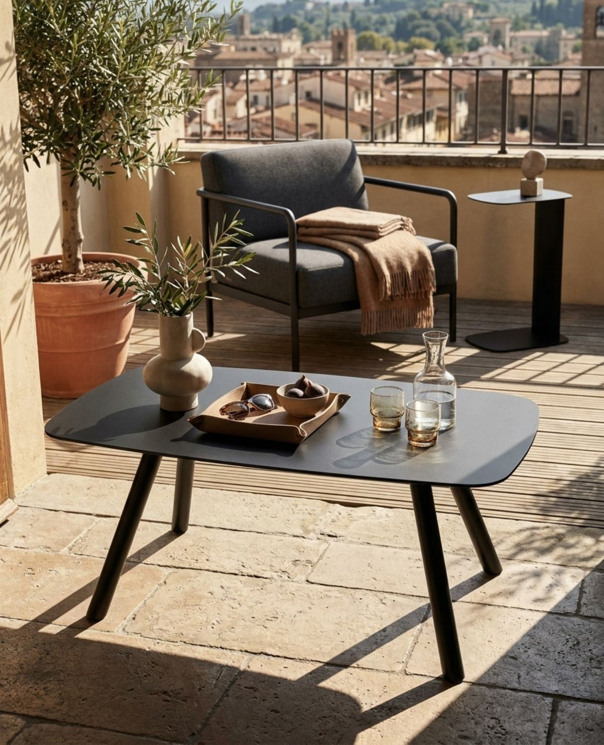 FORMA Couchtisch aus Metall