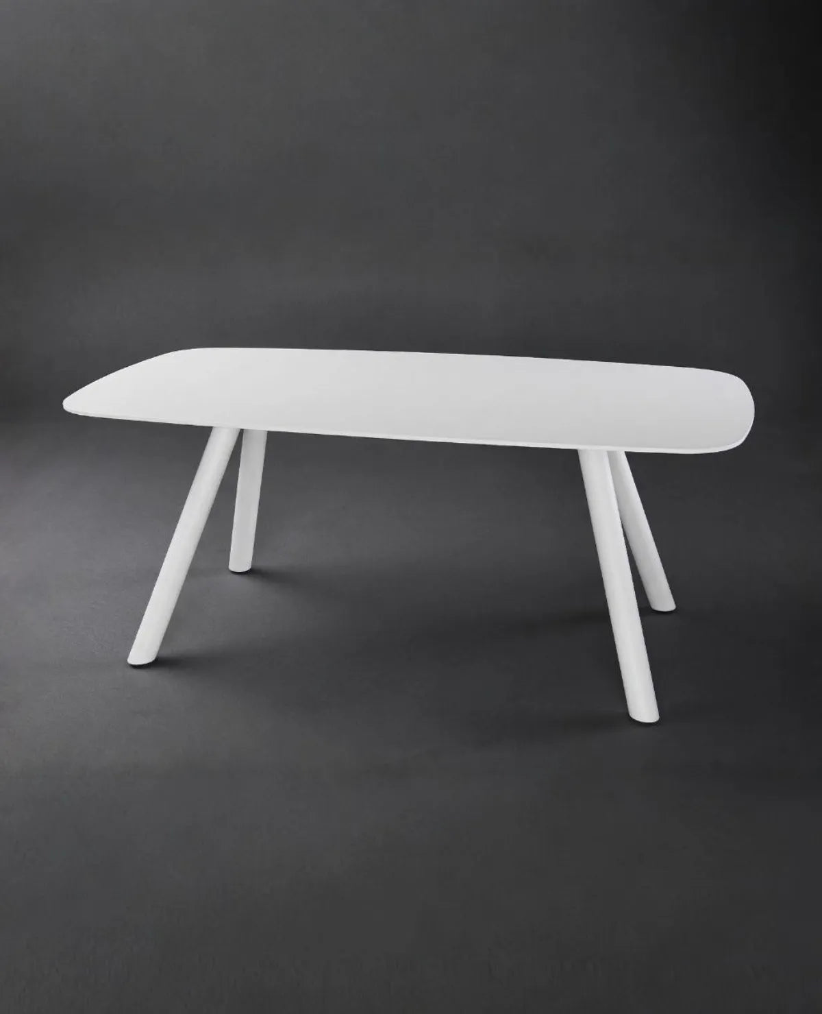 FORMA Couchtisch aus Metall