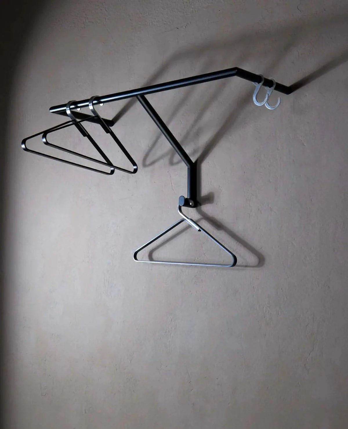 Garderobe Hook Siqual-Design Schwarz mit Kleiderbügeln