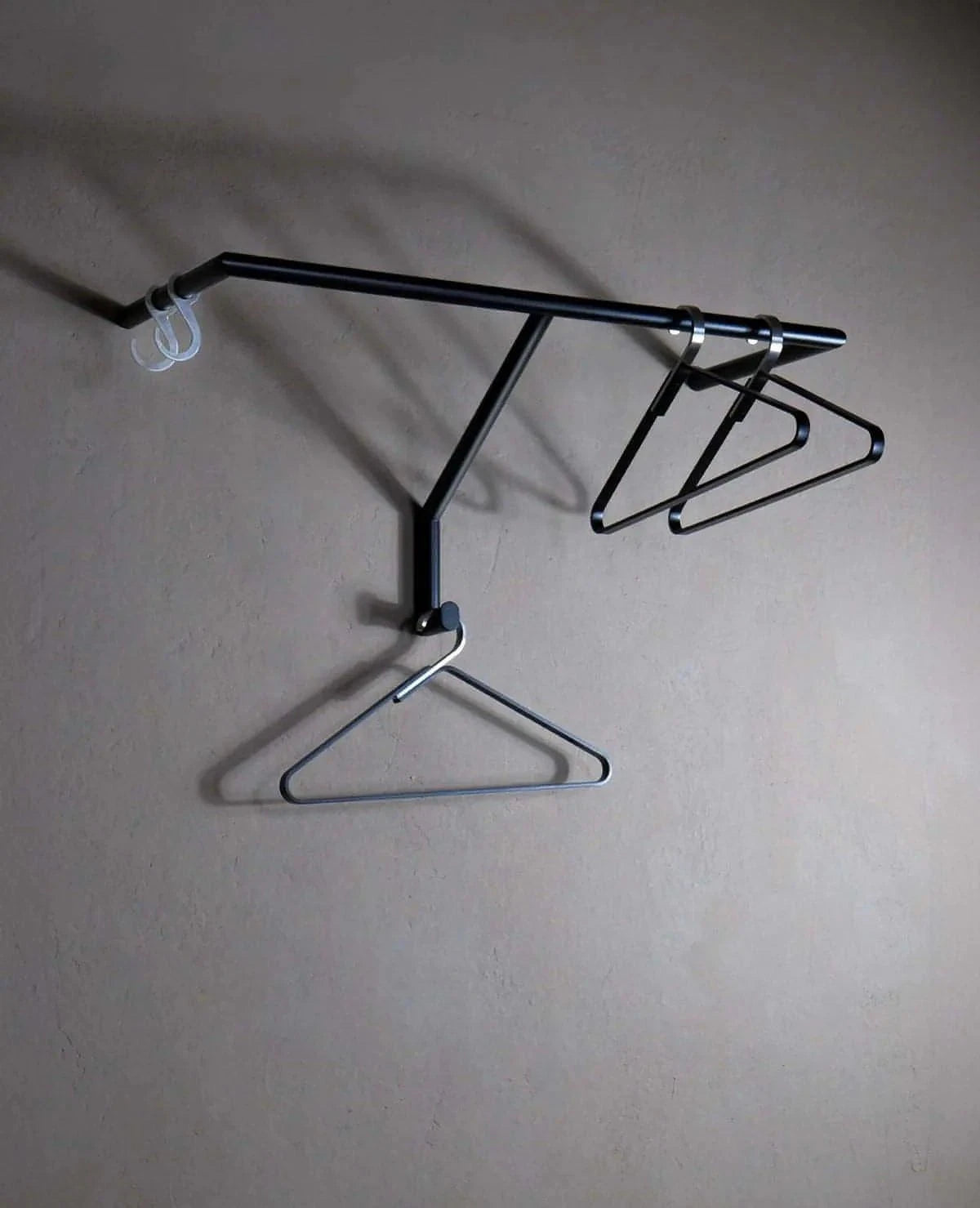Garderobe Hook Siqual-Design Schwarz mit Kleiderbügeln