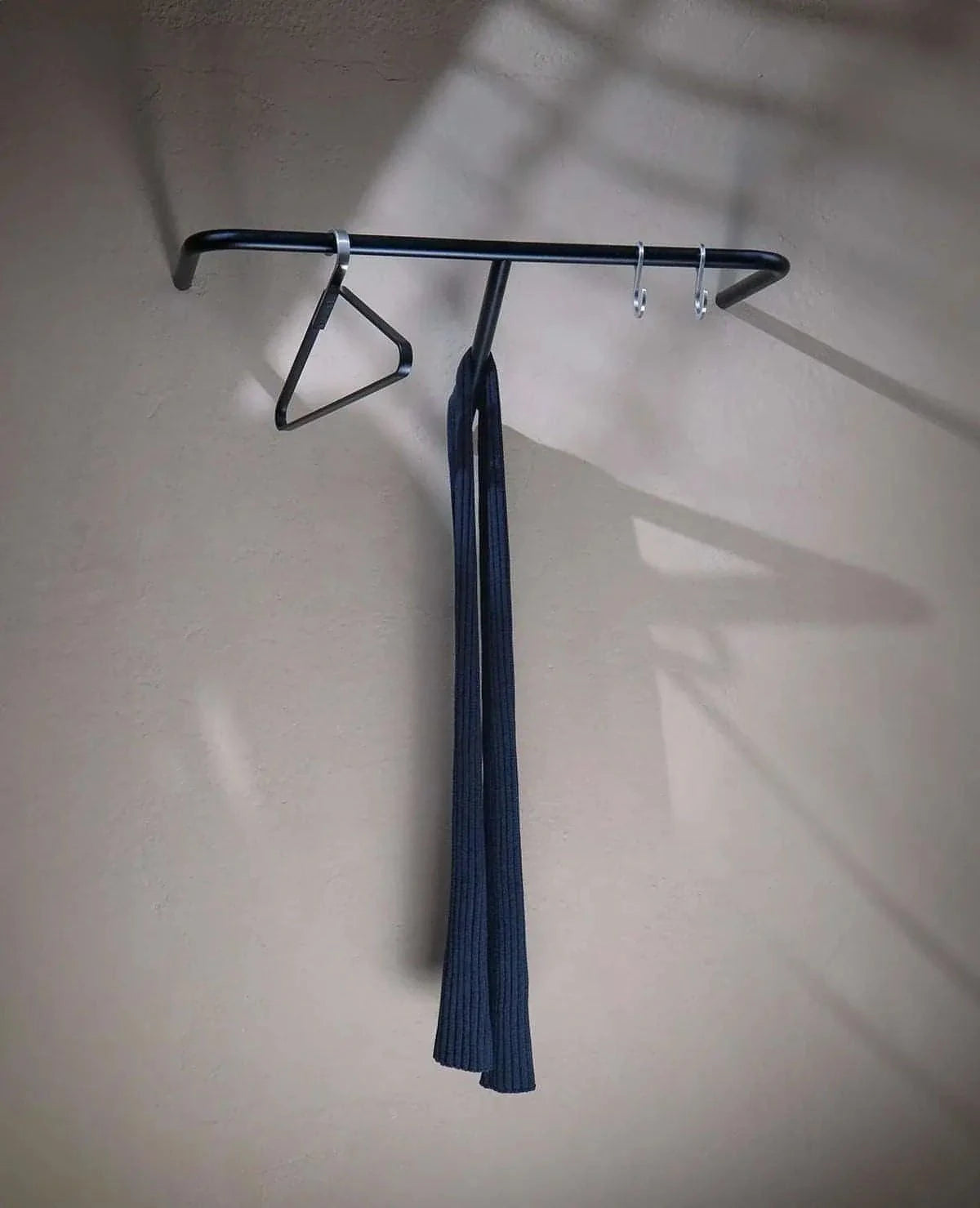 Garderobe Rail Siqual-Design Schwarz Vorne