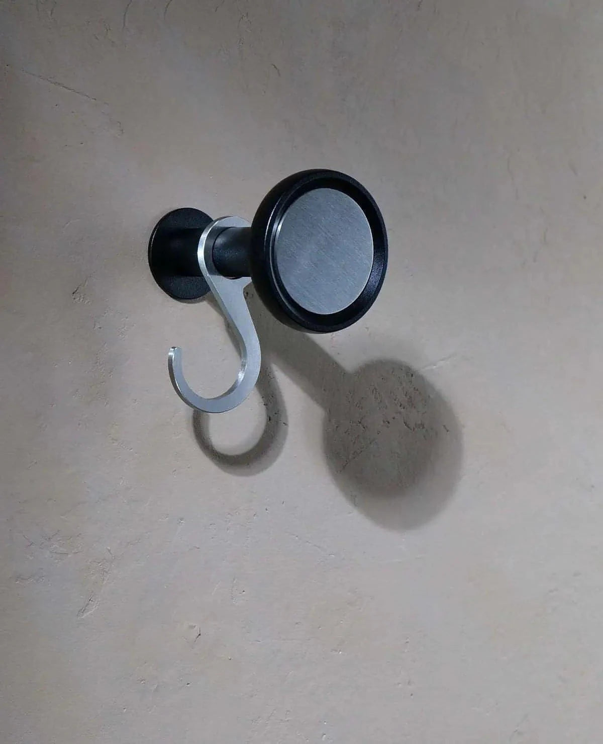 Wandhaken Silvereye Siqual-Design Schwarz mit gebürset haken