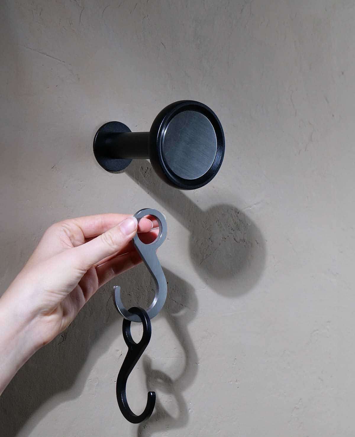 Wandhaken Silvereye Siqual-Design Schwarz mit zwei haken