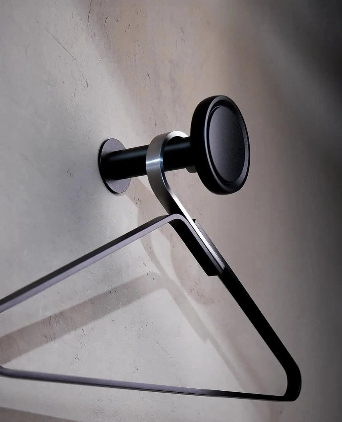 Wandhaken Siqual-Design Schwarz mit Kleiderbügel