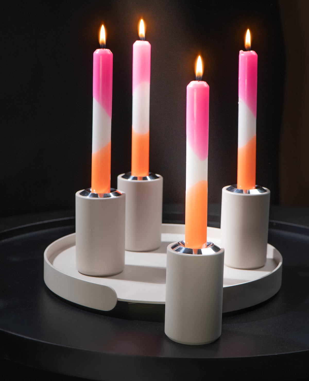 Advents-Set aus Aluminium mit rundem Tablett und Vier 2-in-1 Kerzenhaltern