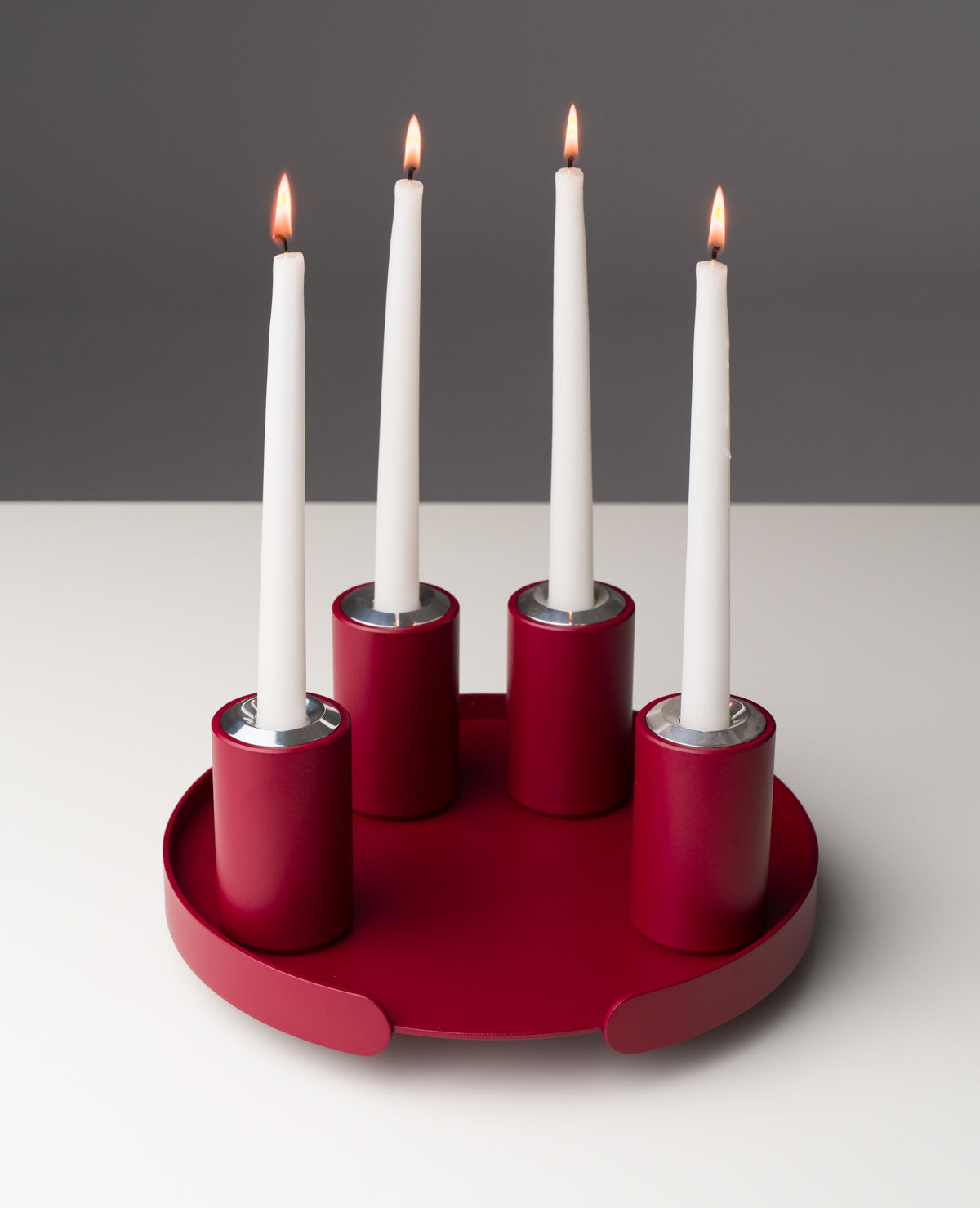 Advents-Set aus Aluminium mit rundem Tablett und Vier 2-in-1 Kerzenhaltern