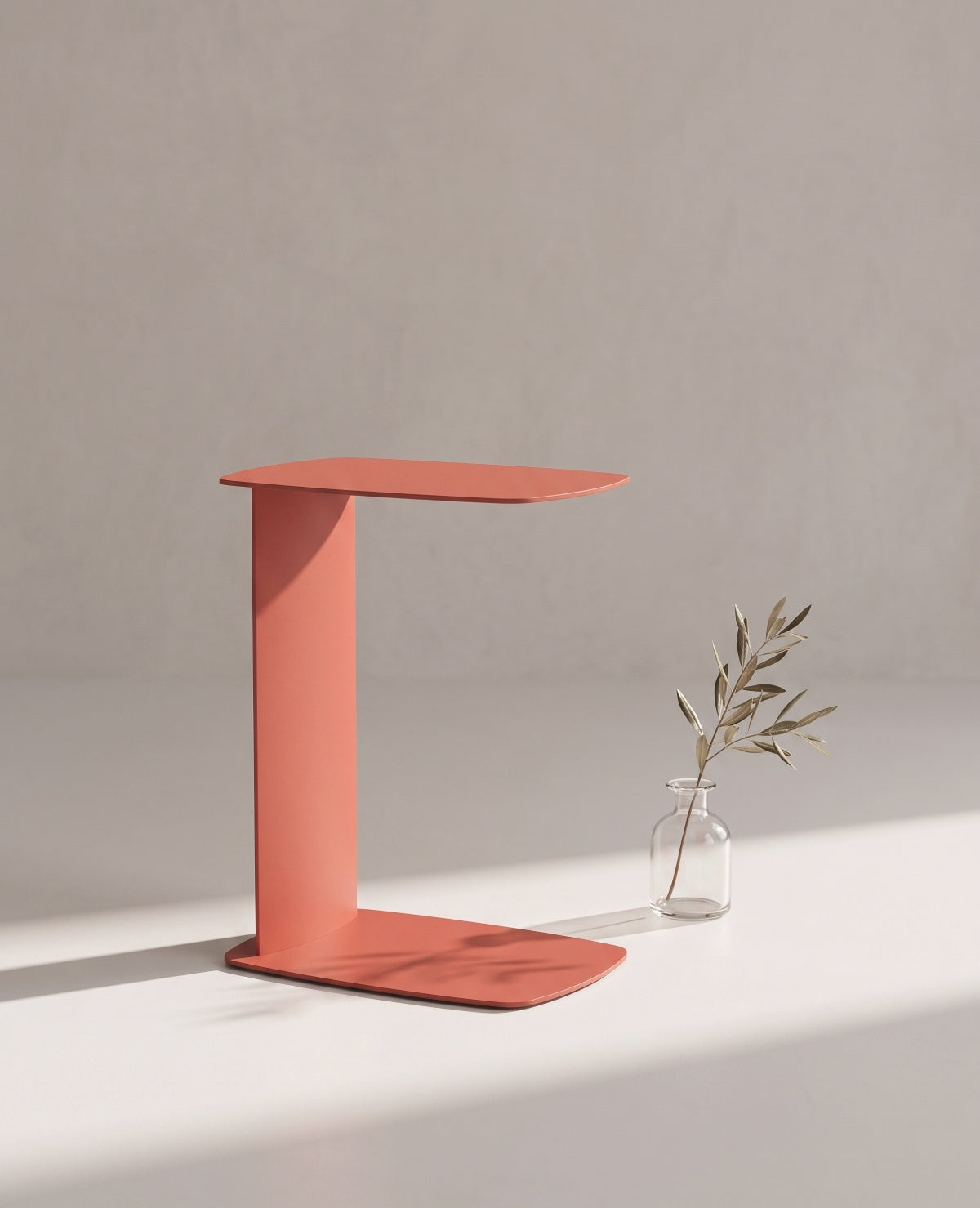 STANDBY Beistelltisch in Lachsorange aus Metall von Siqual Design als farbiger Sofatisch für moderne Wohnräume