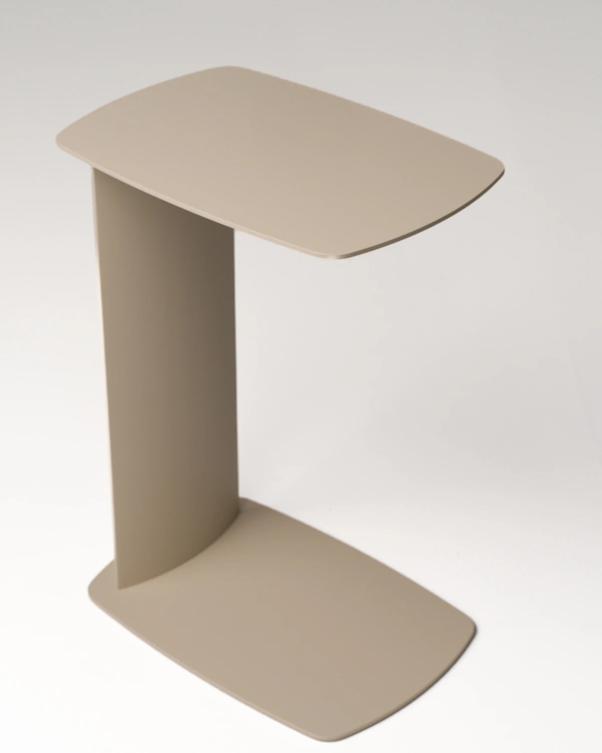 STANDBY – Beistelltisch aus Aluminium in C-Form, wetterfest für innen und außen