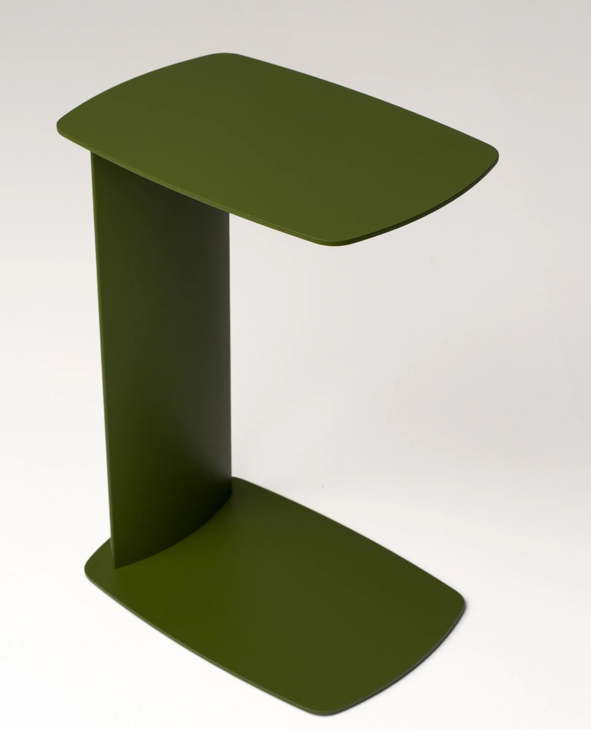 STANDBY – Beistelltisch aus Aluminium in C-Form, wetterfest für innen und außen