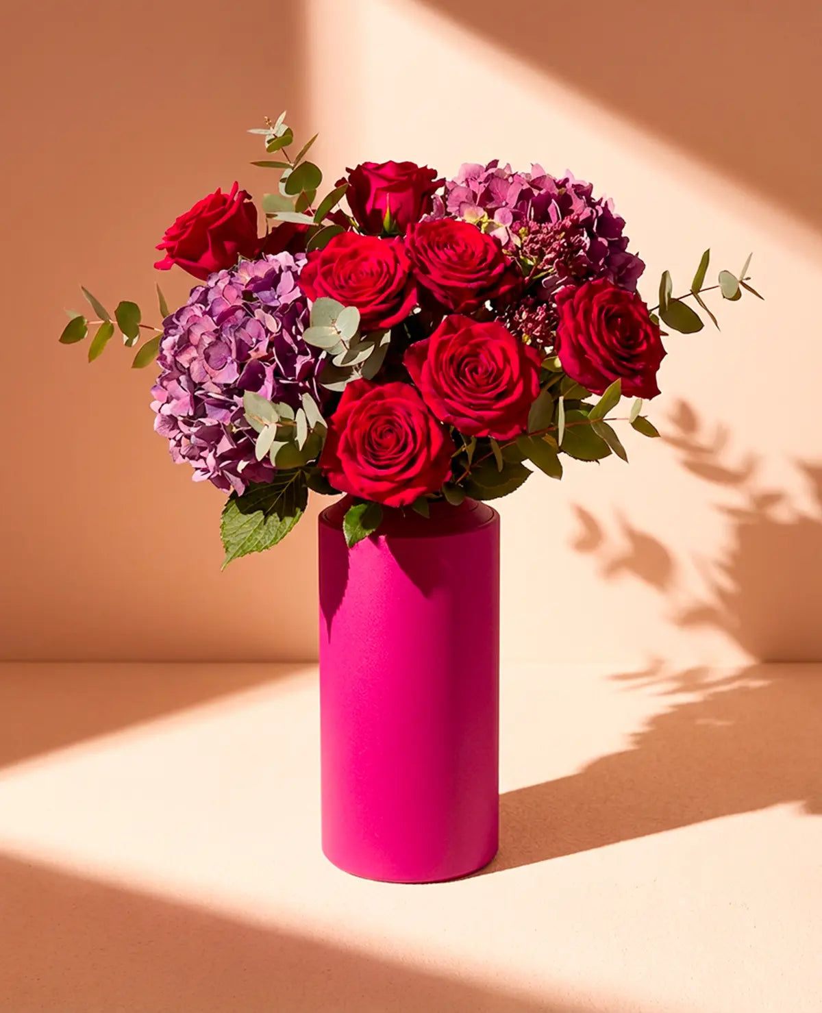 Vase Floare von Siqual Design in der Trendfarbe Pinkmagenta