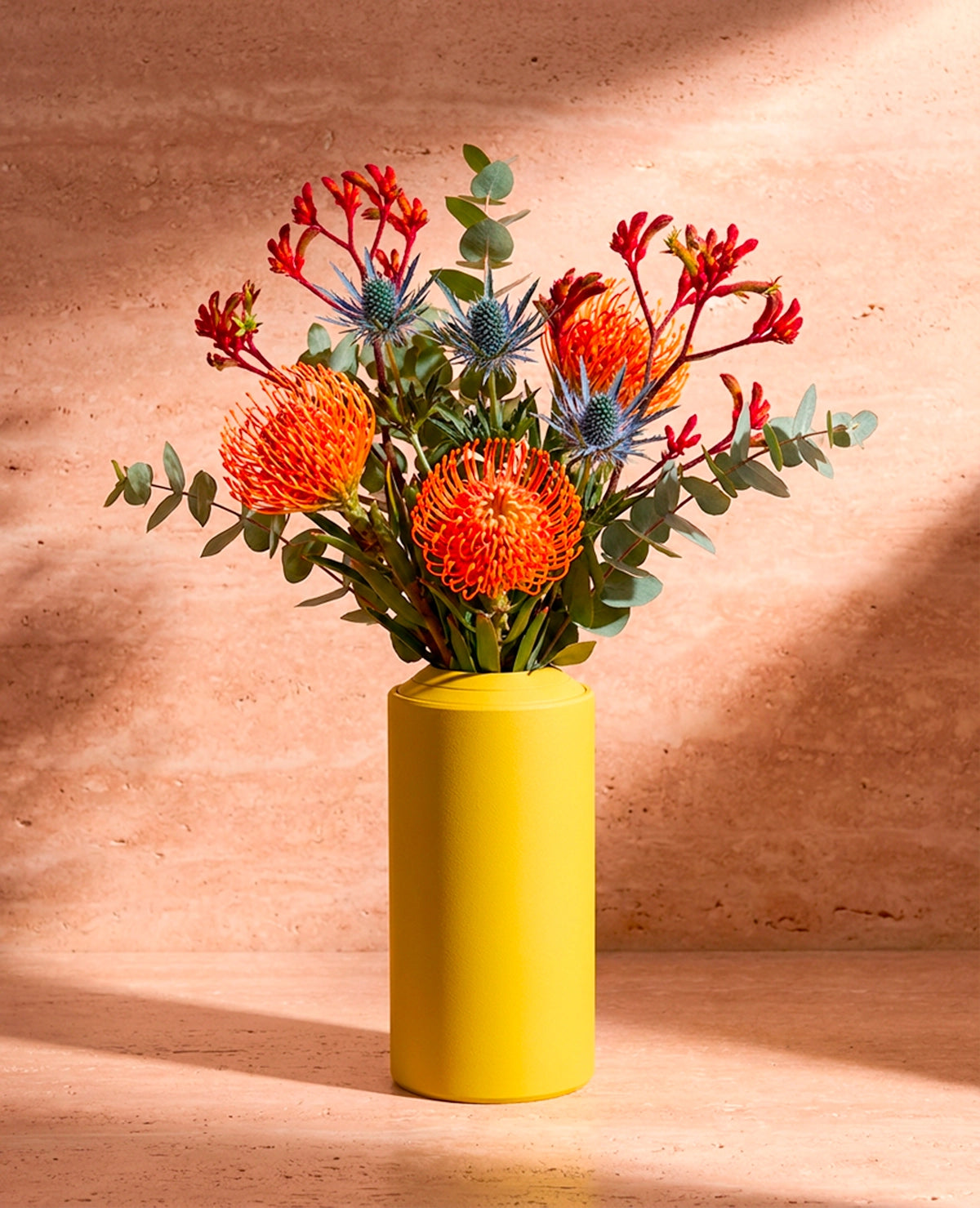 FLOARE – Minimalistische Metallvase für Einzelblumen oder Sträuße, modular und funktional
