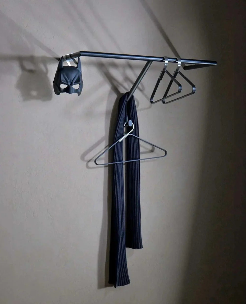 Wandgarderobe Hook aus schwarzem Metall – Industrial Style von Siqual Design