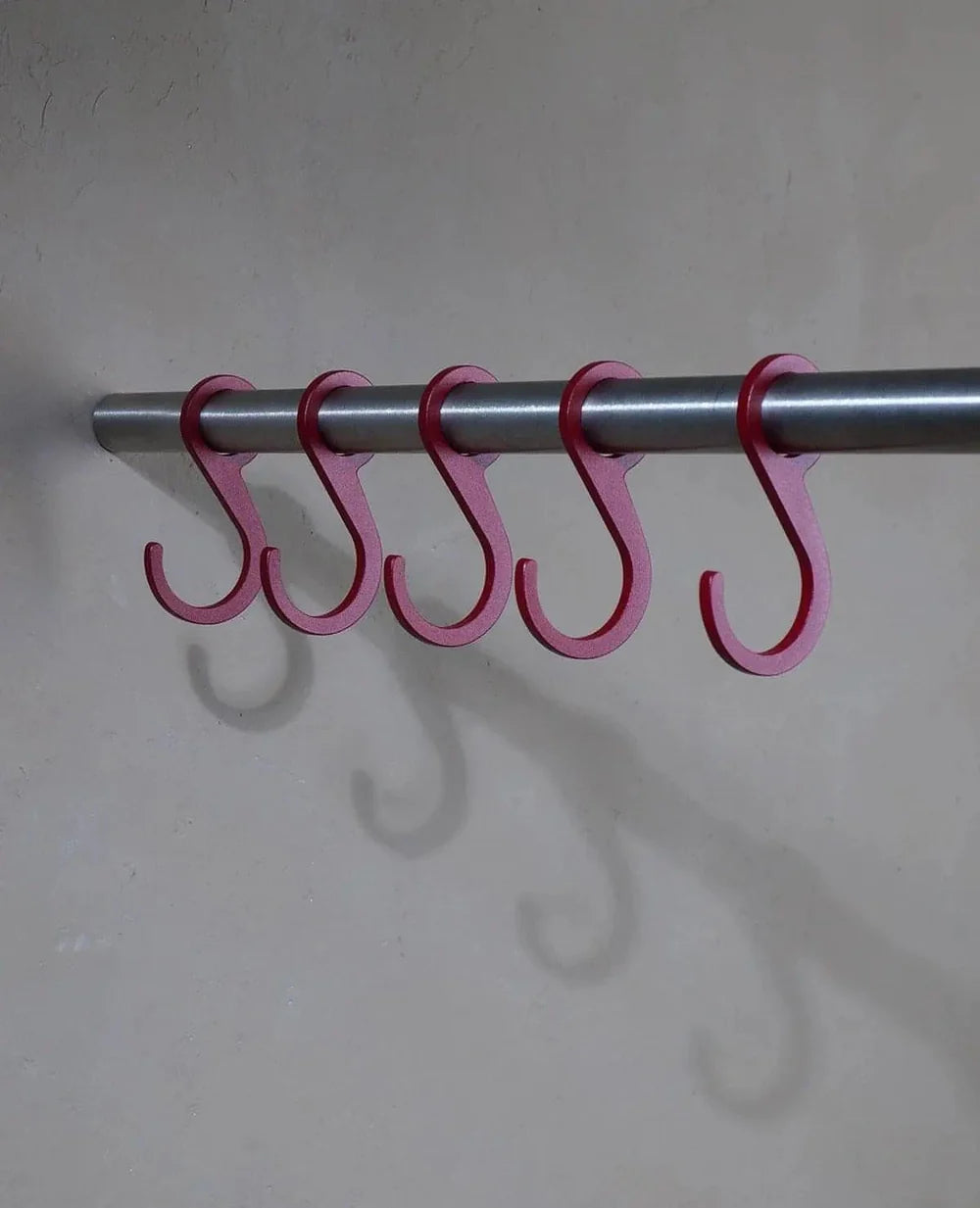 Rote Hanger Haken – 5er-Set zum Einhängen an Kleiderstange oder Garderobenhaken