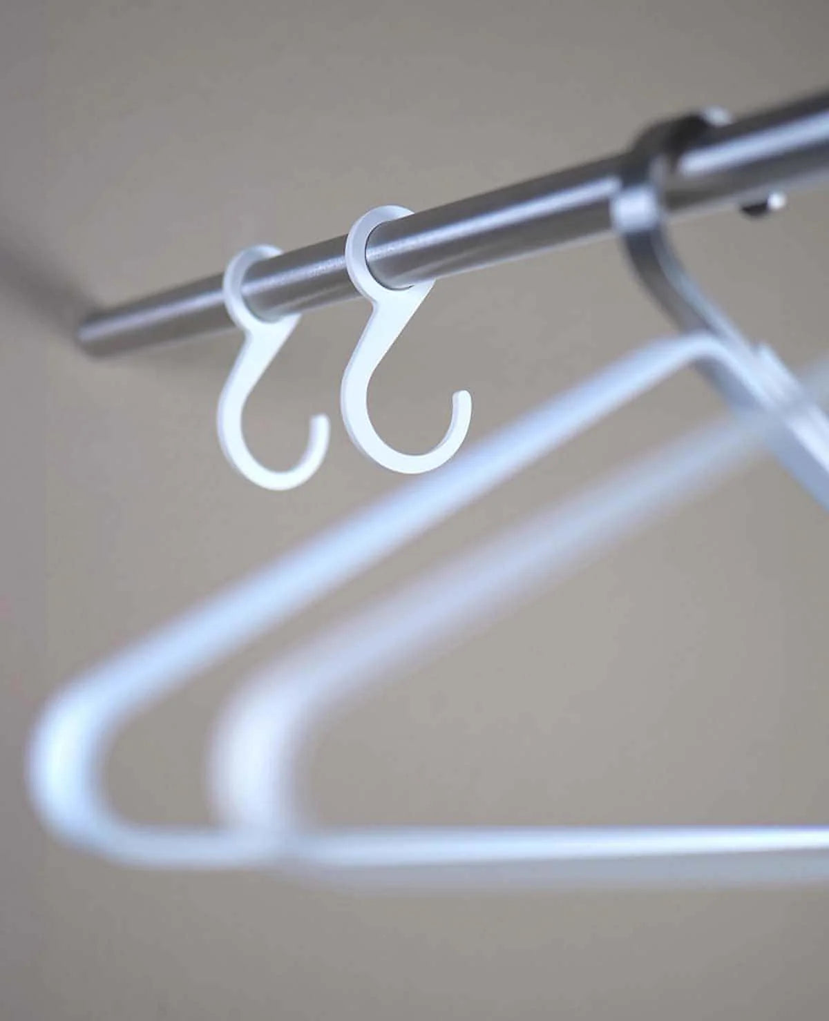 Siqual Design Hanger Haken Weiß – flexibel einsetzbar an Garderobenstange oder Wandhaken Eye