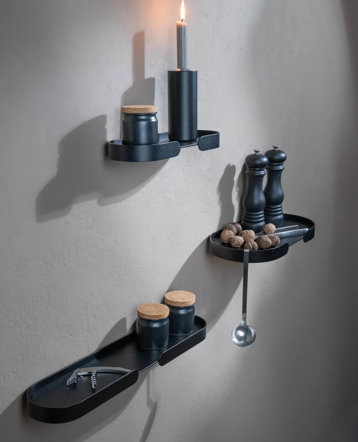 LUNGO Shelf – 2-in-1 Designobjekt als Wandregal und Tablett