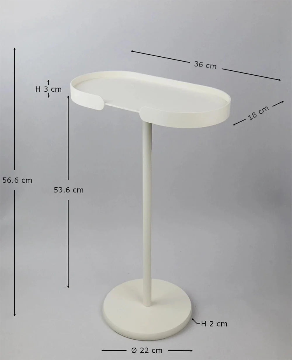 Beistelltisch Stan mit Maßen – Foto zeigt Höhe und Durchmesser des ovalen Metalltischs von Siqual Design