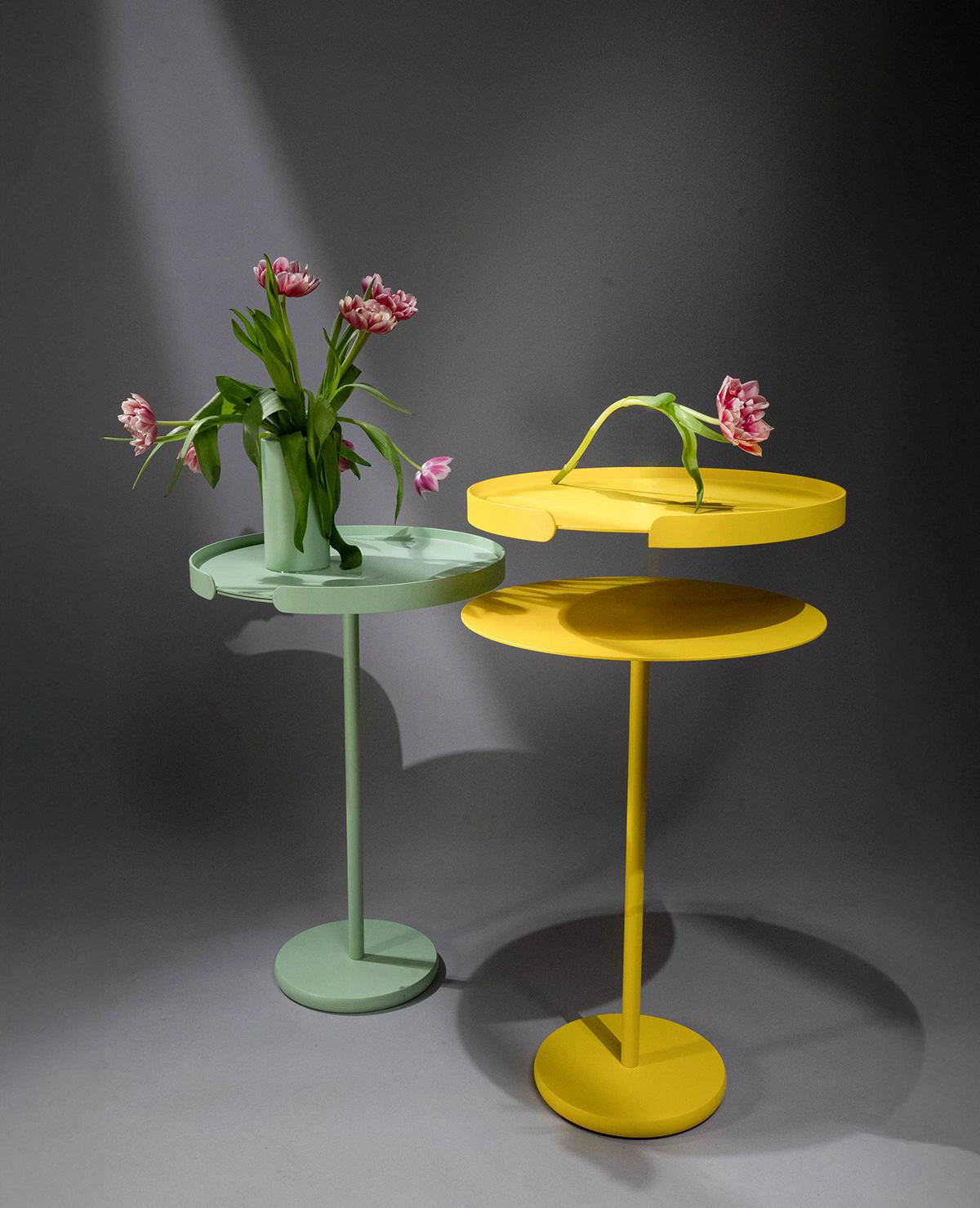 Ollie Beistelltisch aus wetterfestem Metall in Gelb und Mint von Siqual Design