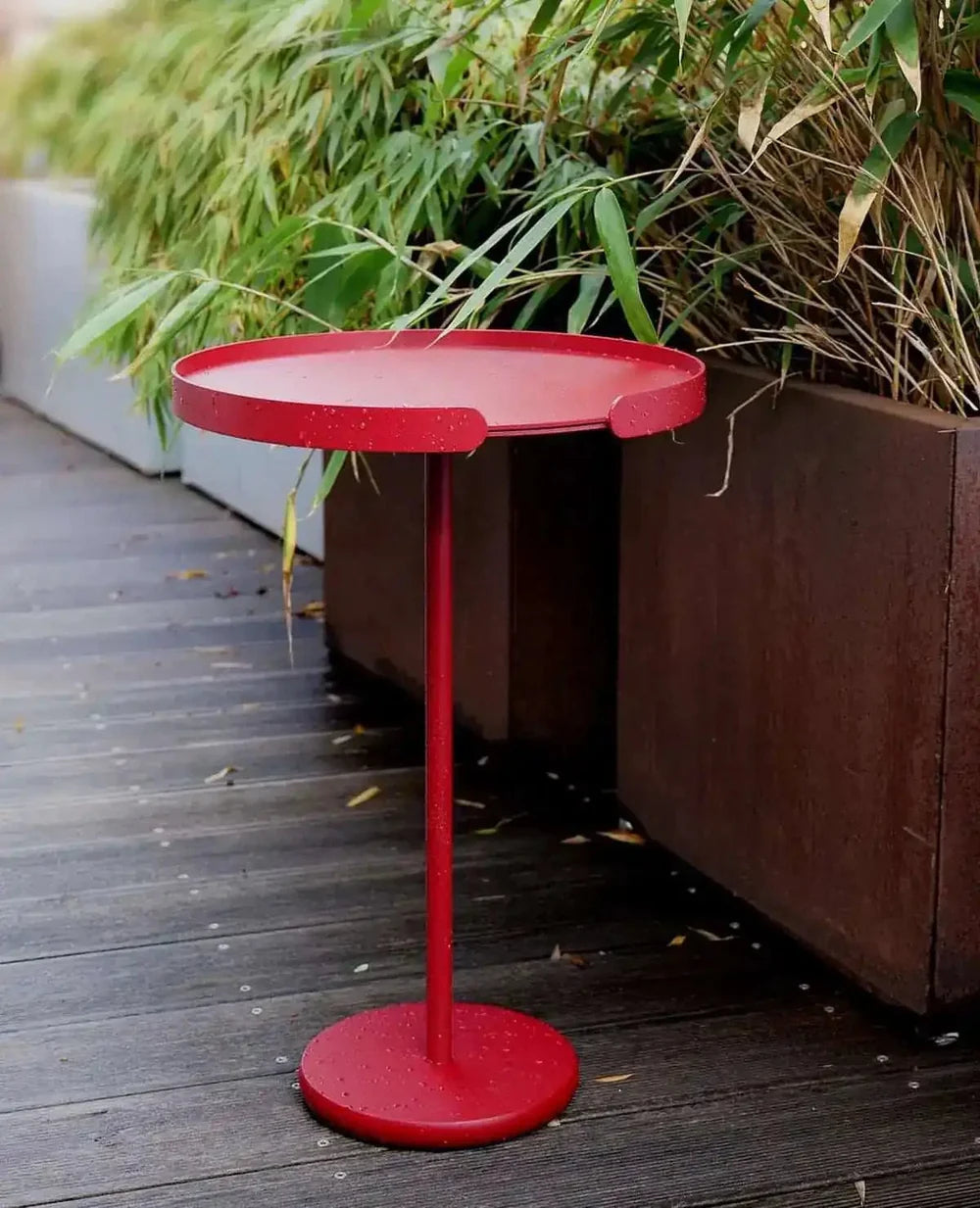 Ollie Beistelltisch in Rot für Garten oder Terrasse – wetterfest