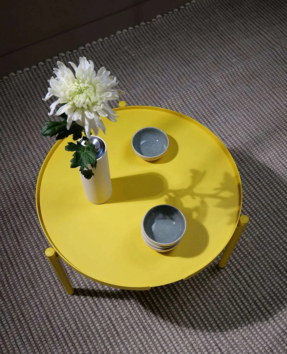 Orbis Couchtisch Gelb – runder, stilvoller Metalltisch für modernes Wohnen