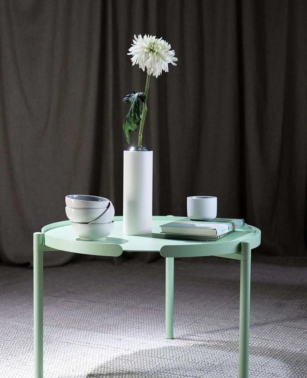 Runder Metalltisch Orbis in Mintgrün – stilvoller Couchtisch für Innenräume