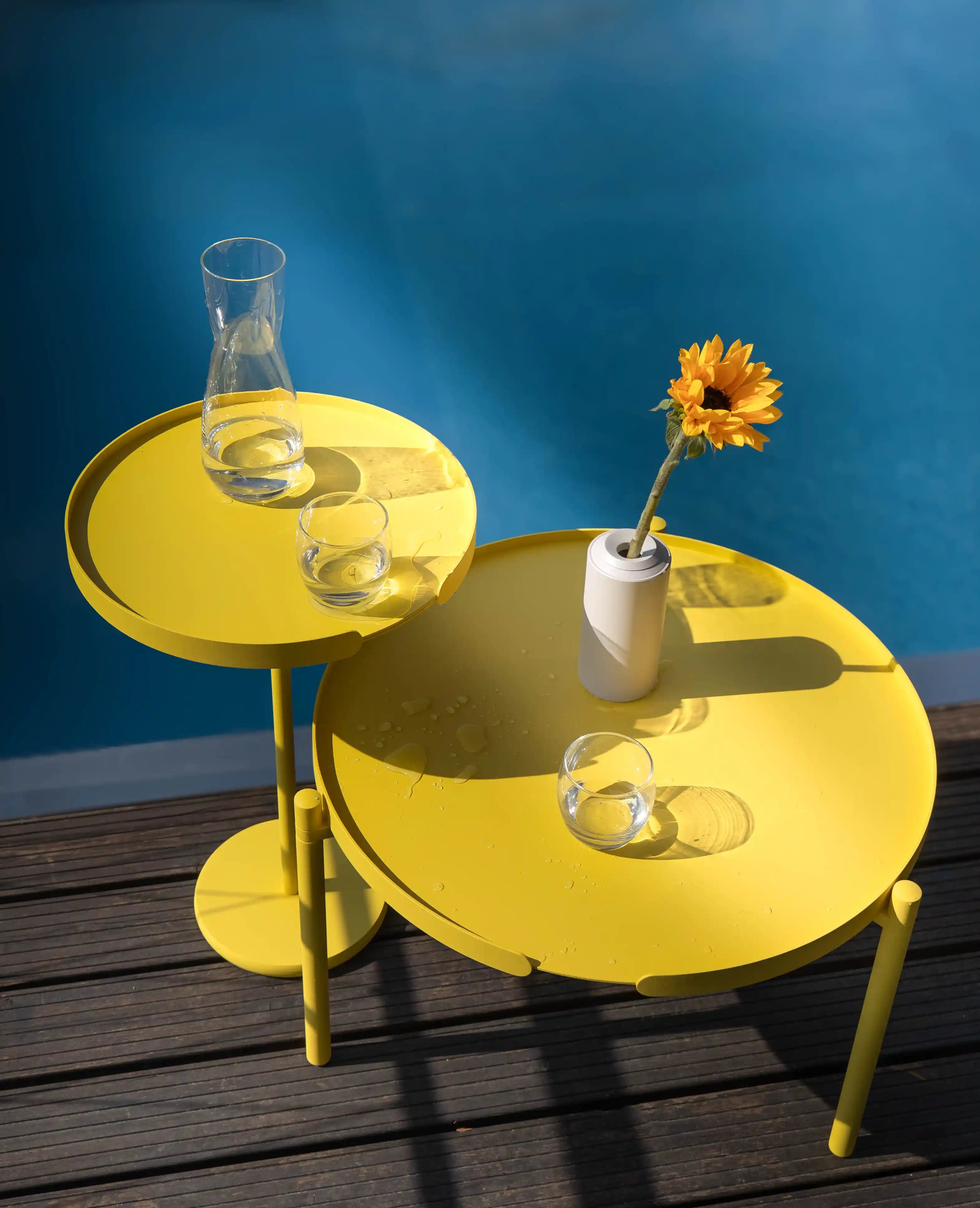 Gelber Couchtisch Orbis von Siqual – wetterfestes Designobjekt für Garten oder Terrasse