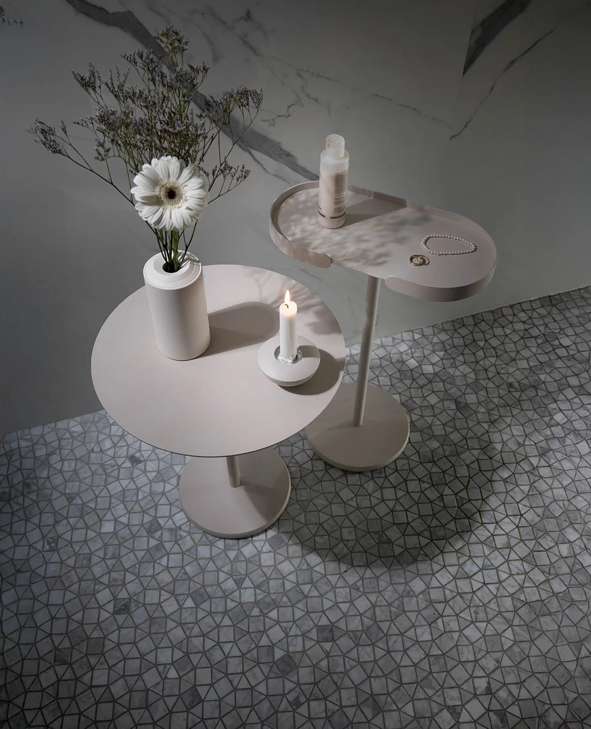 Beistelltisch Stan in elegantem Beige als Ablage im Bad