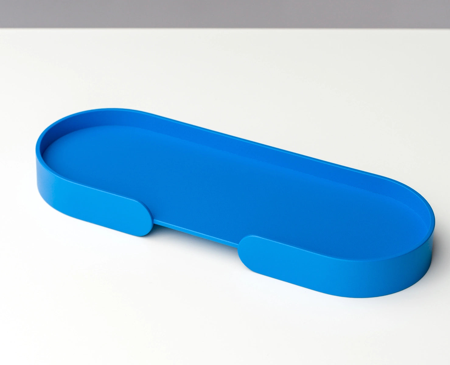 MORTIMER – Tăviță ovală compactă din aluminiu cu margine parțial ridicată pentru baie, bucătărie și hol