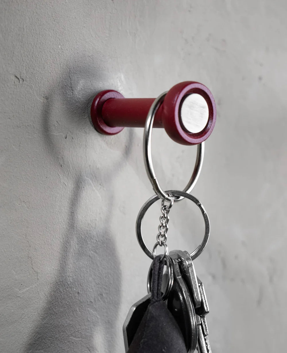 Roter Tiny Silver Wandhaken mit Schlüssel – funktionale und stilvolle Wandlösung