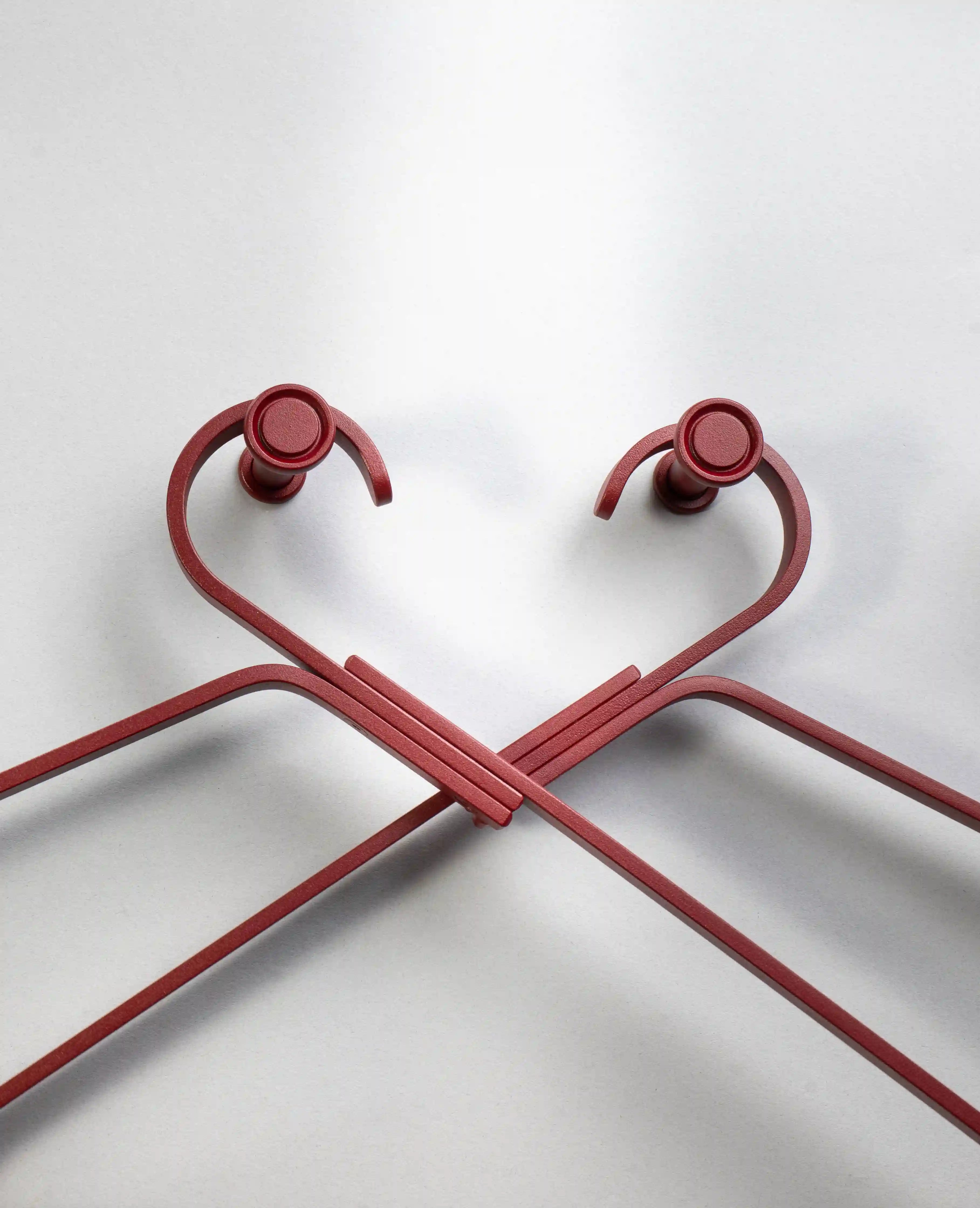 Pulverbeschichteter Metallwandhaken Tiny mit Bügel Unique von Siqual Design