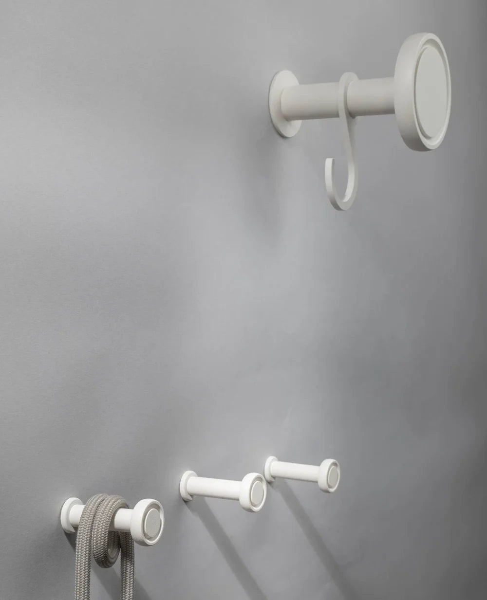 Minimalistischer Wandhaken Tiny in Weiß – für moderne Garderoben und Bäder