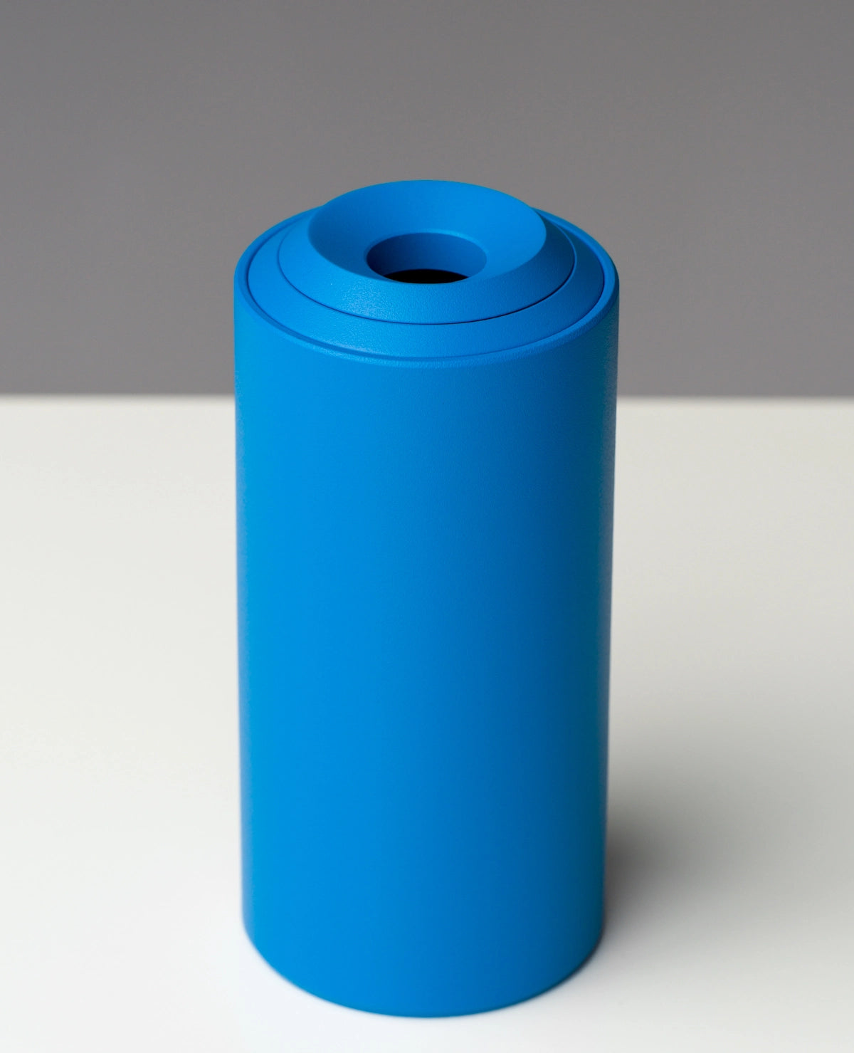 FLOARE – Minimalistische Metallvase für Einzelblumen oder Sträuße, modular und funktional