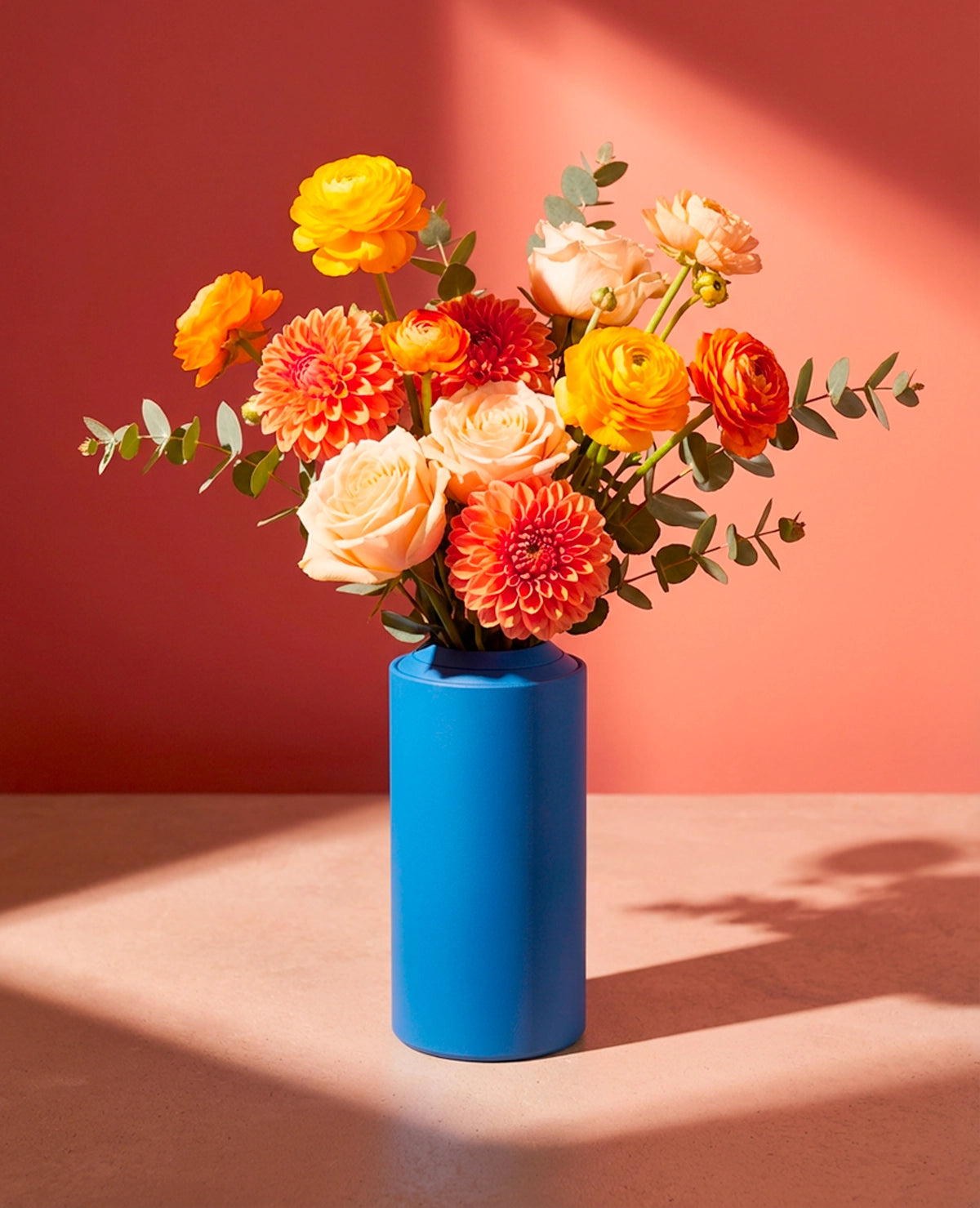 FLOARE – Minimalistische Metallvase für Einzelblumen oder Sträuße, modular und funktional