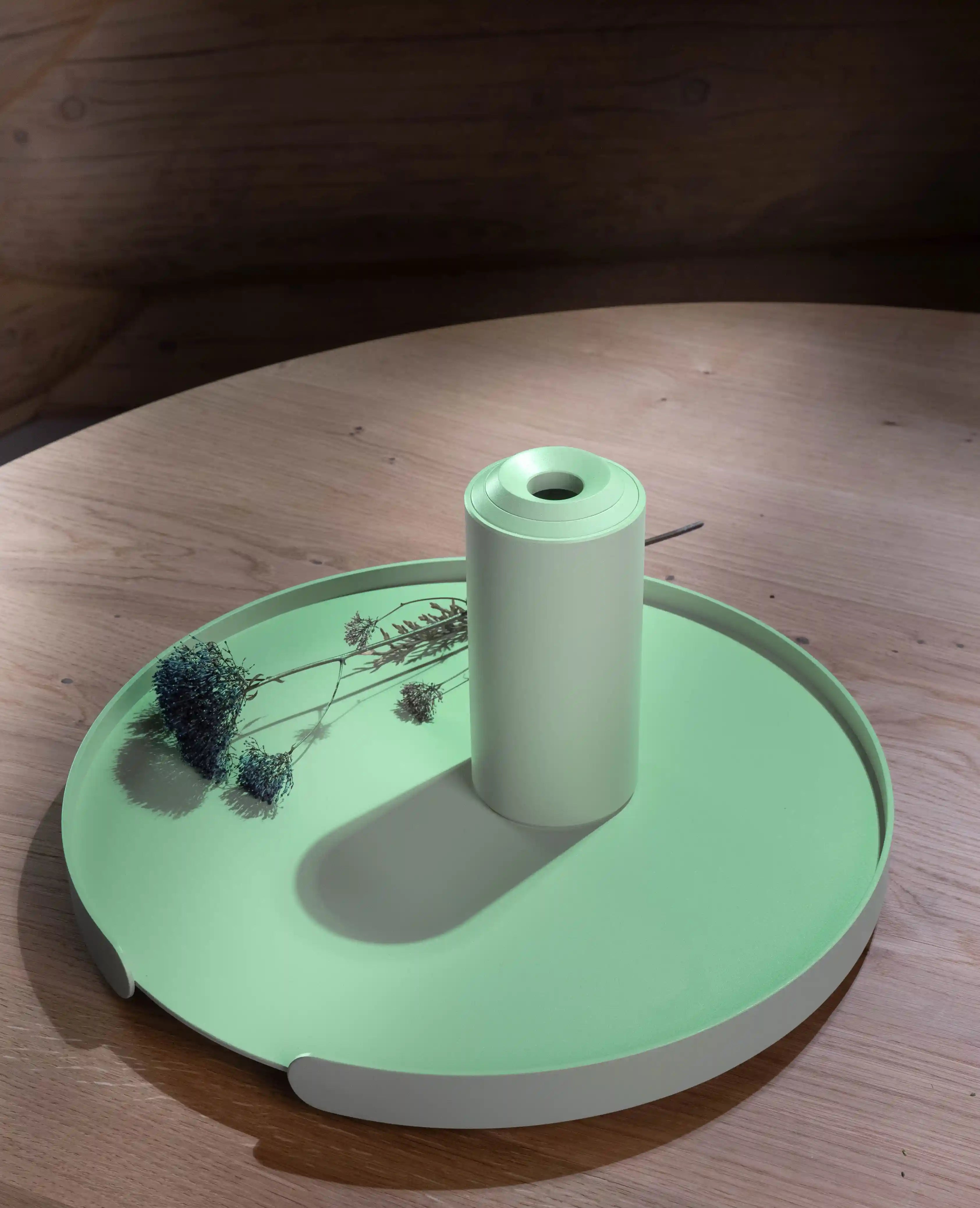 Designvase Floare in Mint – moderne Wohnaccessoires aus Metall von Siqual Design