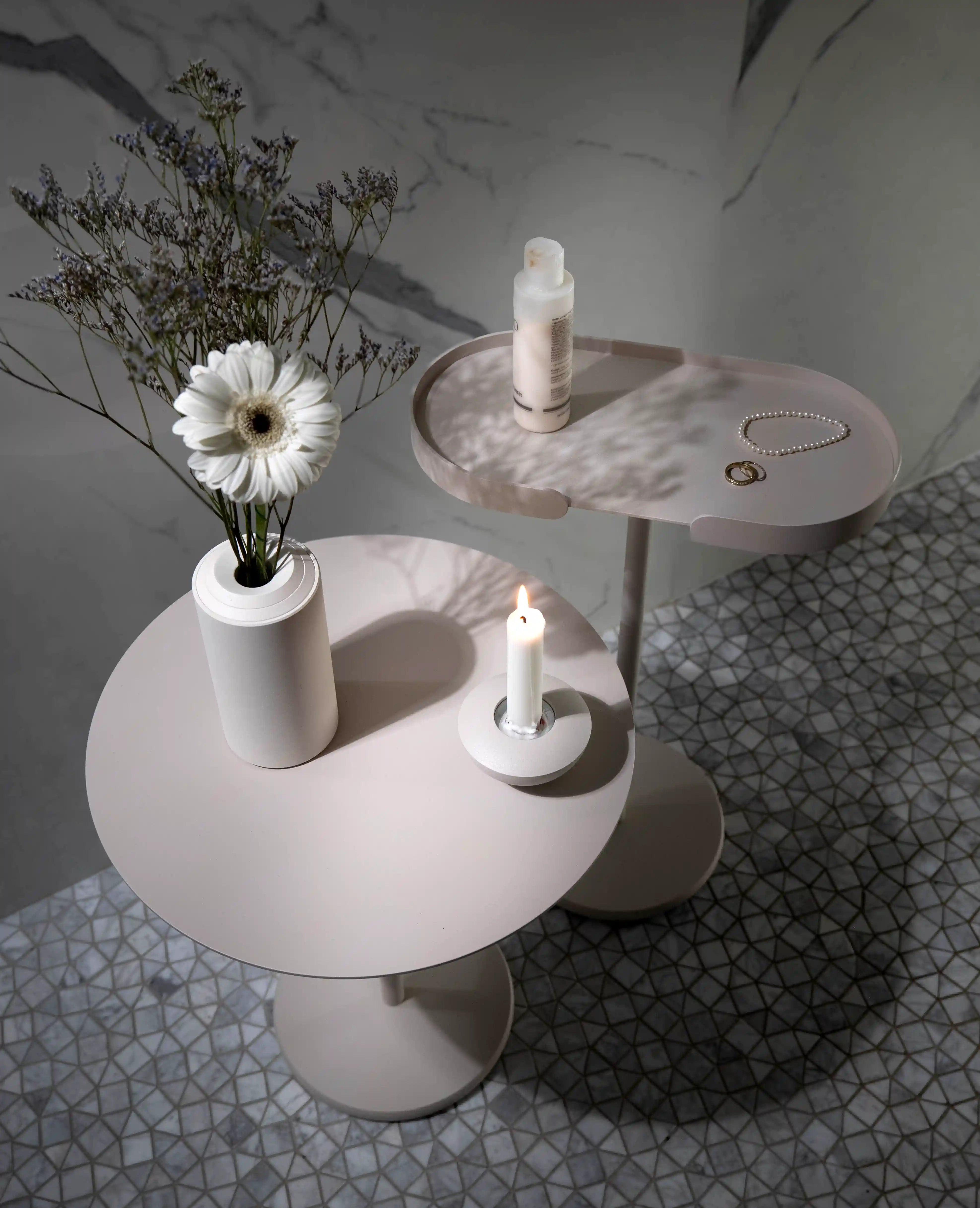 Floare Metallvase in Cremeweiß – stilvolle Dekoration für Wohn- und Essbereich