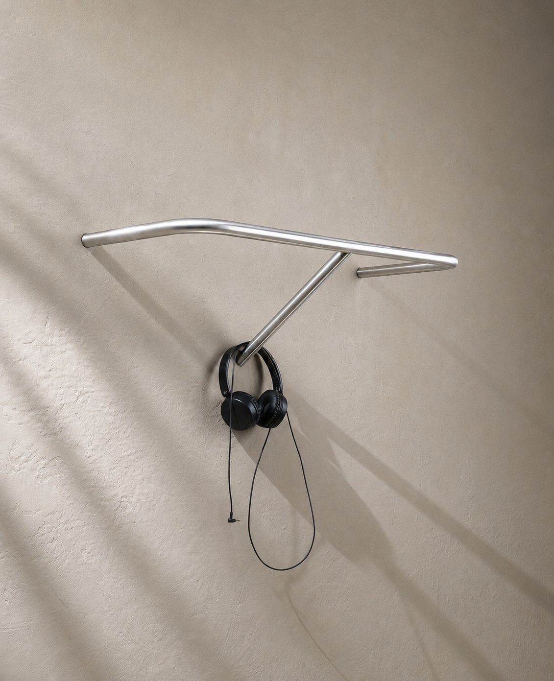 Korrosionsbeständige RAIL Wandgarderobe aus Edelstahl von Siqual Design für Bad, Küche, Flur oder überdachten Außenbereich