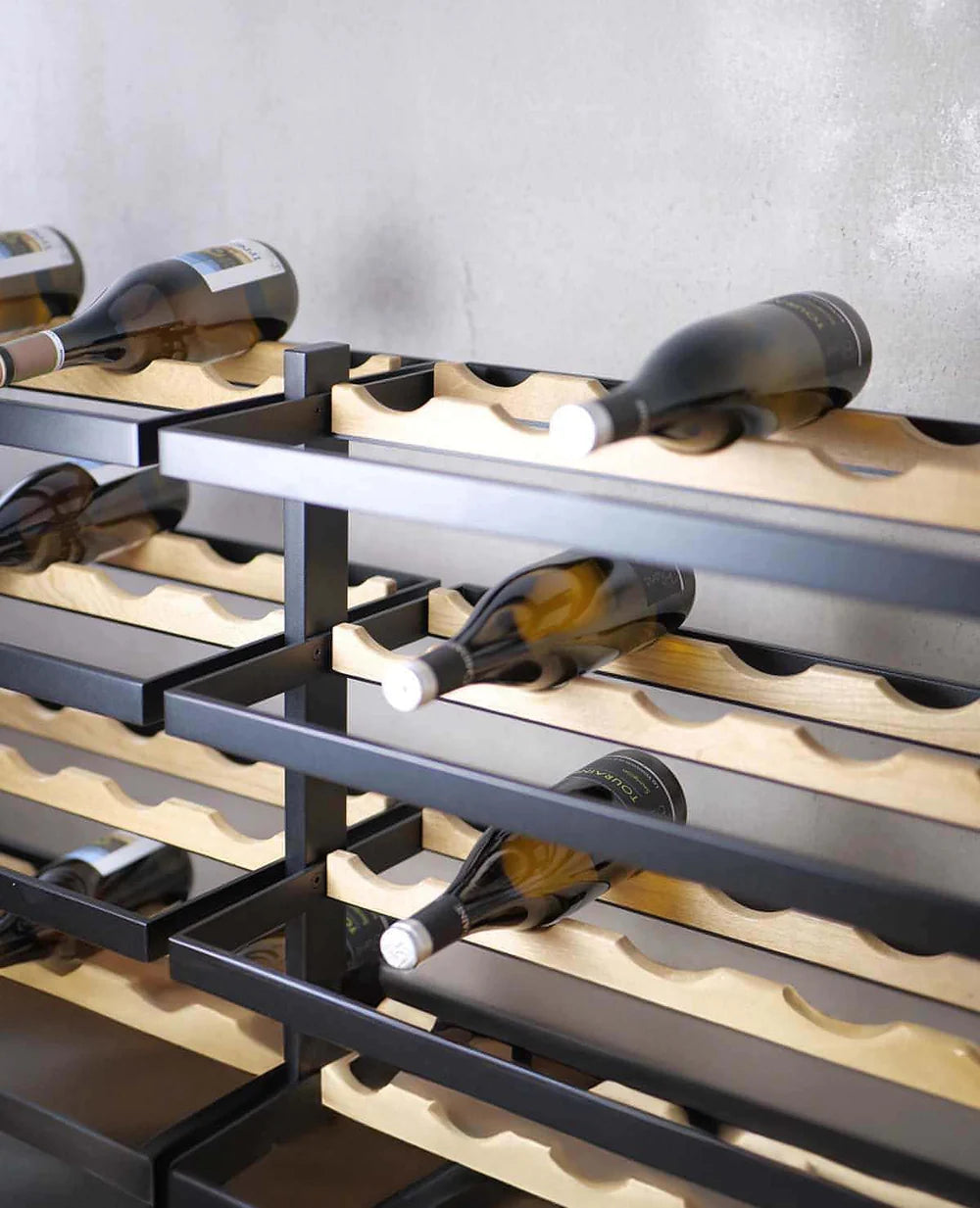 Erweiterbares Design-Weinregal Barrique mit klaren Linien – für moderne Wohnkonzepte