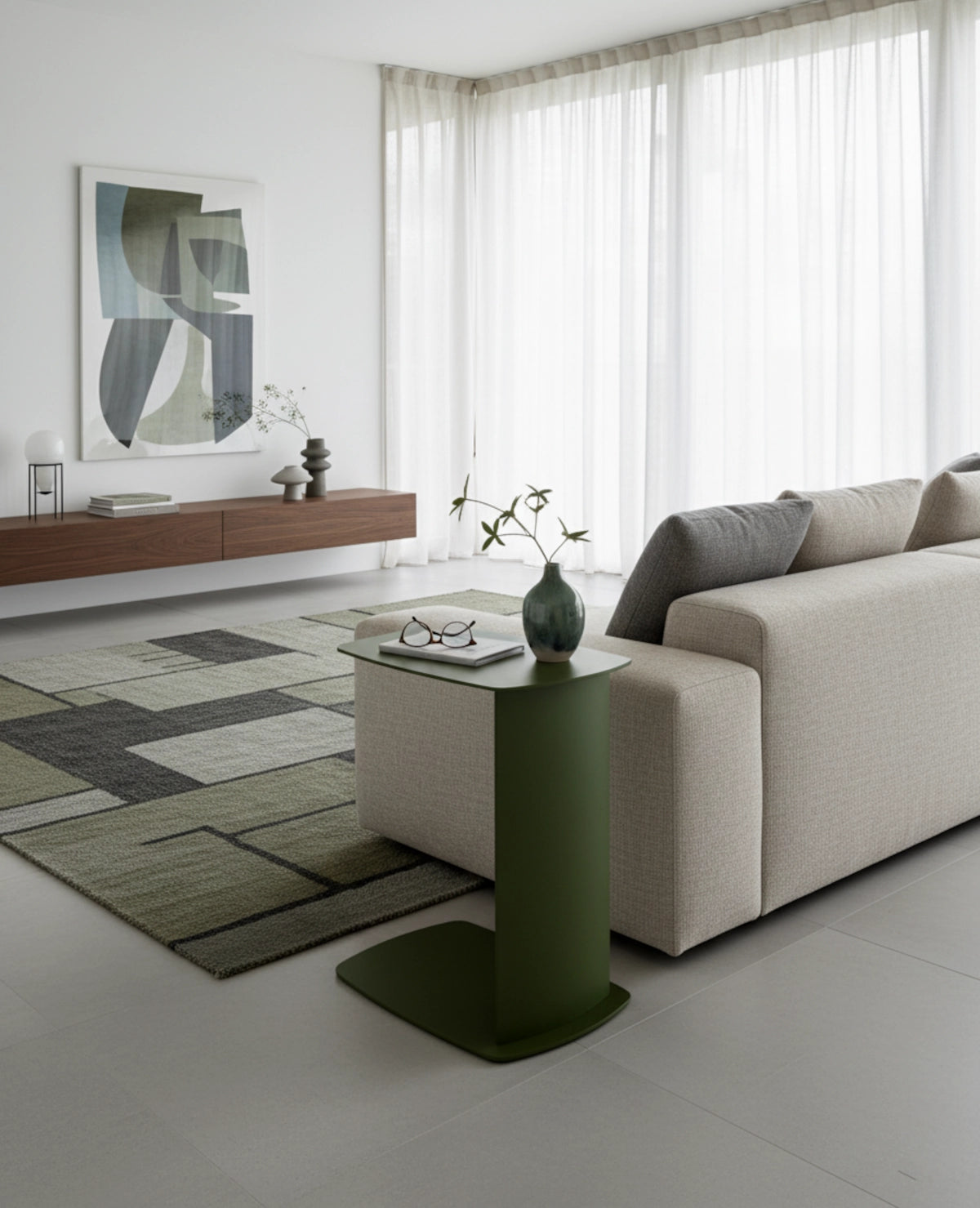 STANDBY – Beistelltisch aus Aluminium in C-Form, wetterfest für innen und außen