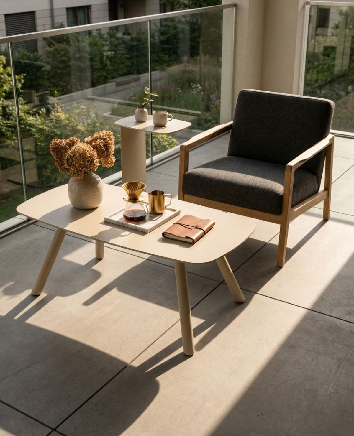FORMA Couchtisch aus Metall