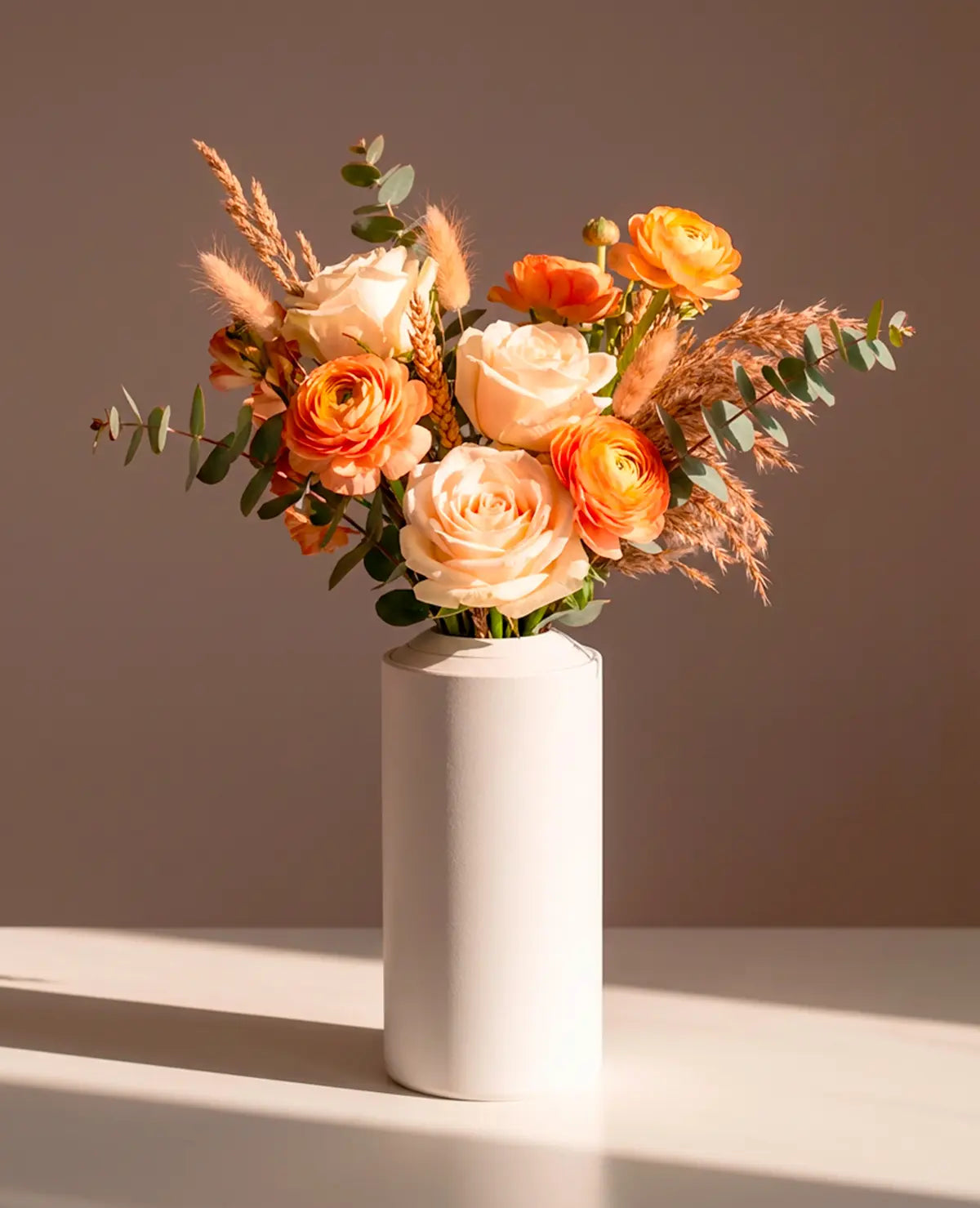 FLOARE – Minimalistische Metallvase für Einzelblumen oder Sträuße, modular und funktional