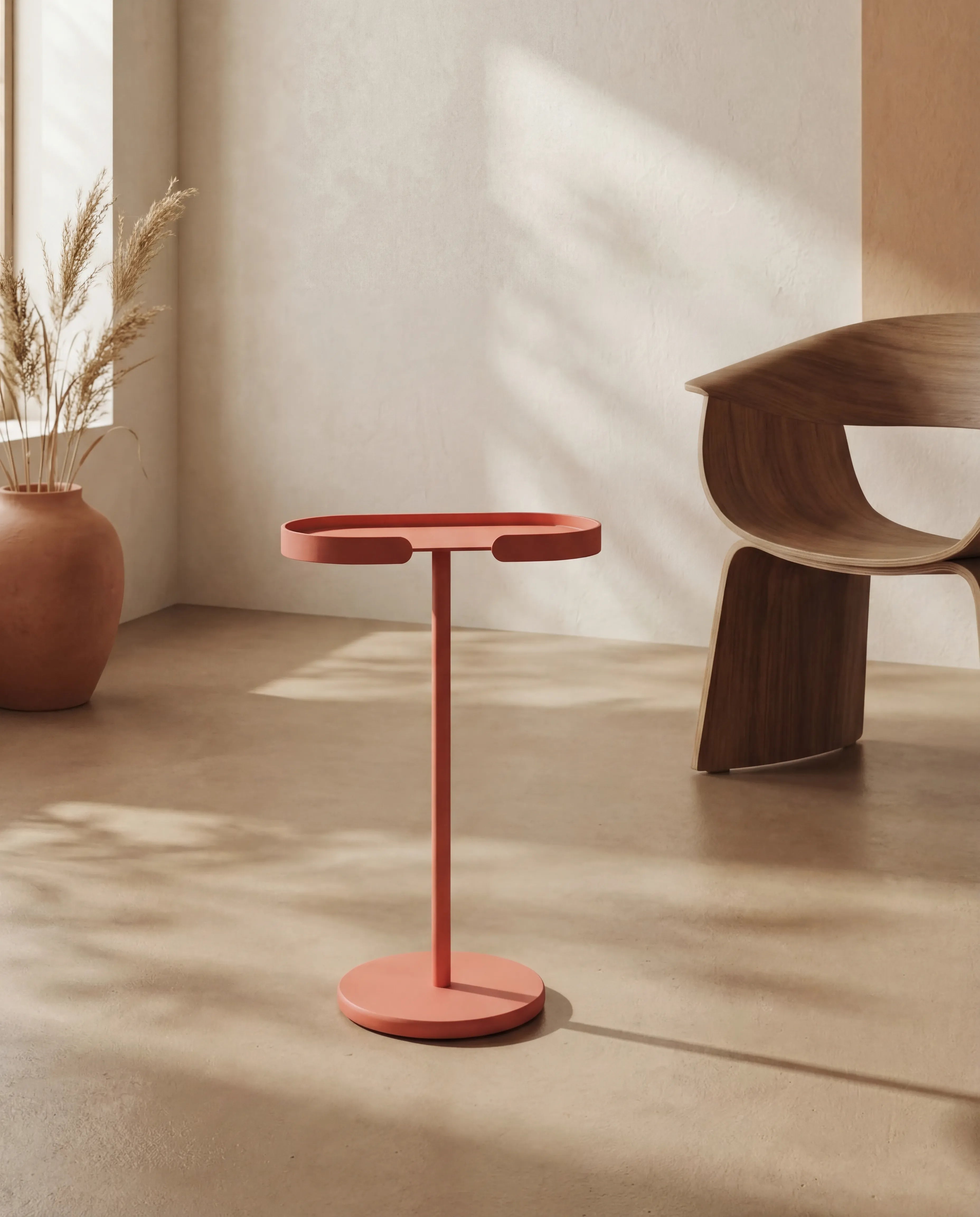 Minimalistischer Design Beistelltisch aus Metall von Siqual Design in einem modernen Wohnbereich.