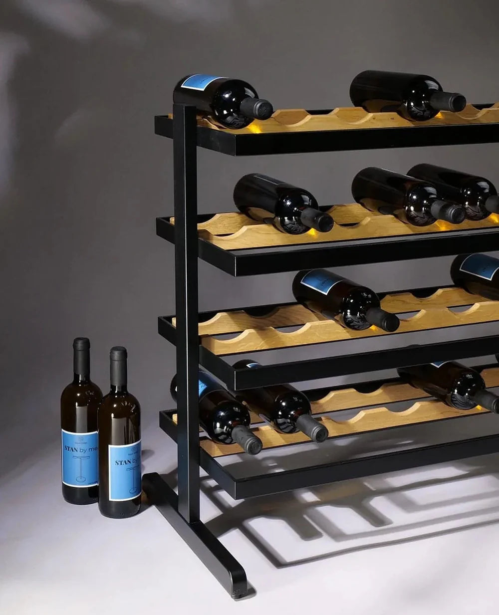 wein aufbewahrung regal Modernes Weinregal aus Metall & Eiche für 28 Flaschen – BARRIQUE