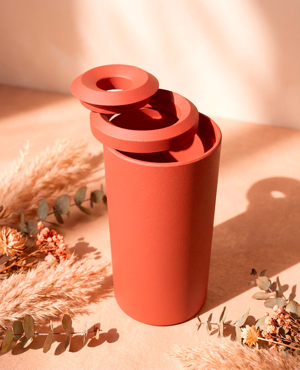 FLOARE – Minimalistische Metallvase für Einzelblumen oder Sträuße, modular und funktional