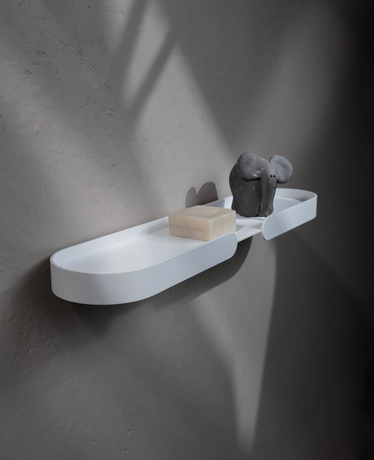 LUNGO Shelf – 2-in-1 Designobjekt als Wandregal und Tablett