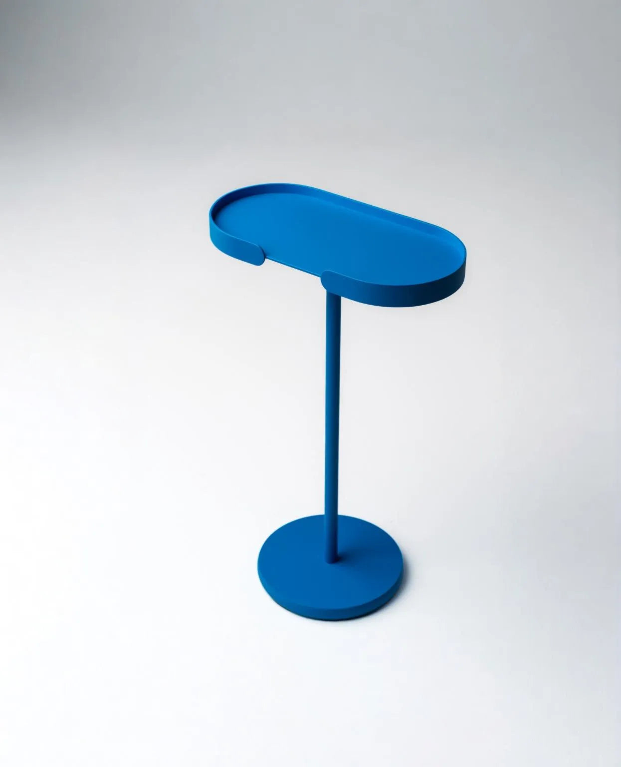 STAN – Kompakter Beistelltisch aus Metall mit festem Tablett für drinnen und draußen