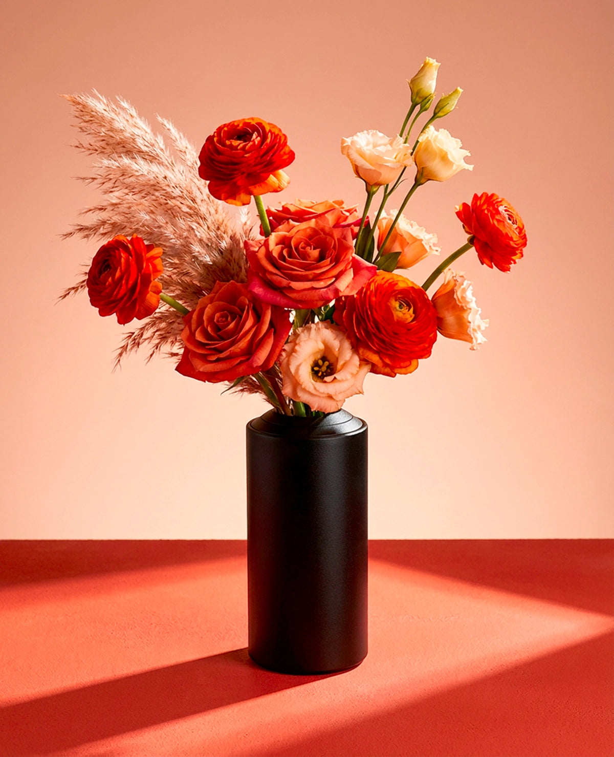 FLOARE – Minimalist metal vase for single flowers or bouquets, modular and functional
