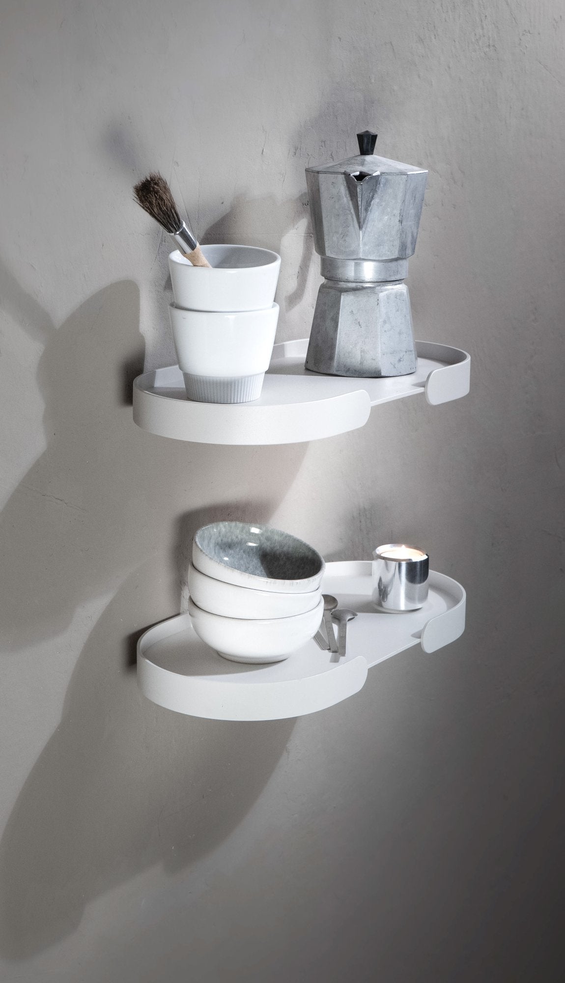 BUTLER Shelf kleines Wandregal aus Aluminium für Tassen, kleine Alltagsdinge, und Kaffeezubehör