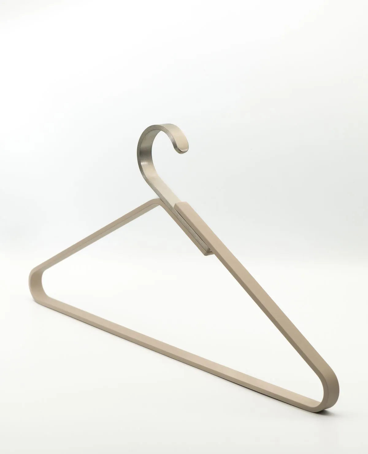 Stabiler Kleiderbuegel SILVER-UNIQUE aus Aluminium in Zinkgelb fuer Jacken, Maentel und empfindliche Kleidung