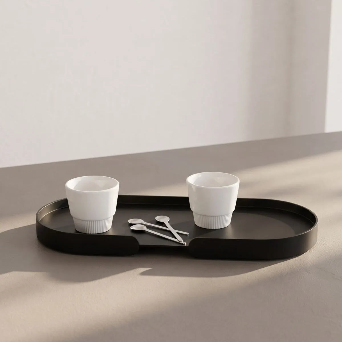 Großes, ovales Metall-Tablett mit Reling für Küche, Kaffeebar, Balkon