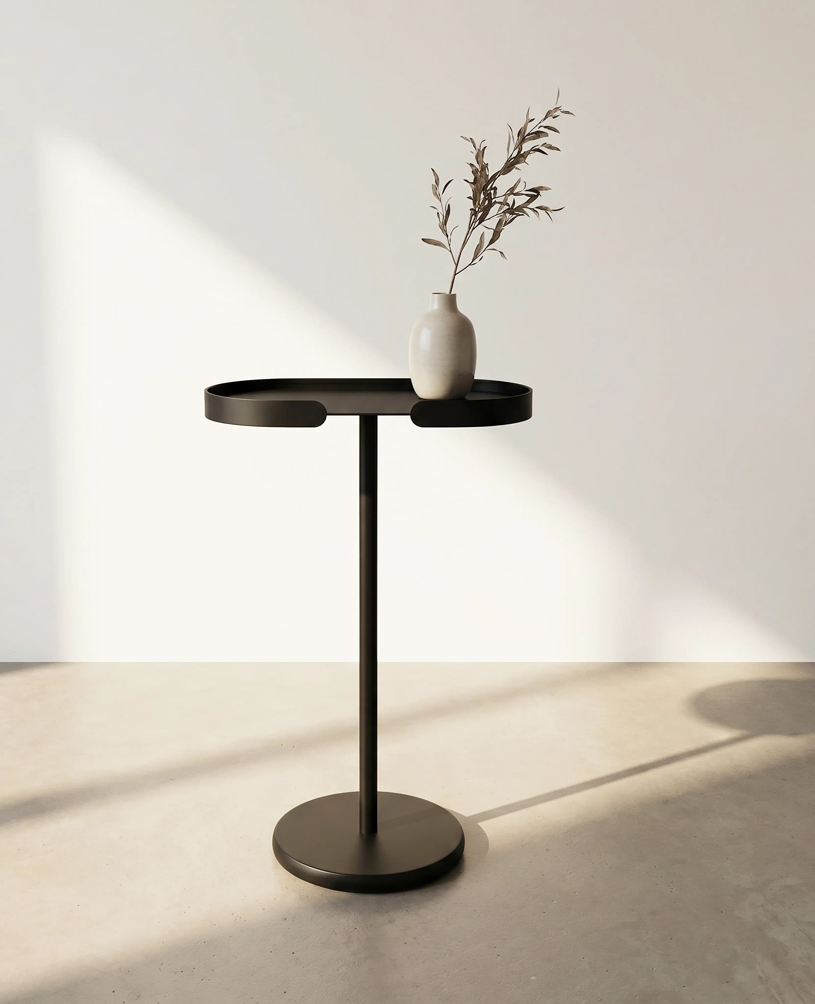 STAN Beistelltisch aus Metall in Schwarz von Siqual Design mit klarer, minimalistischer Form.