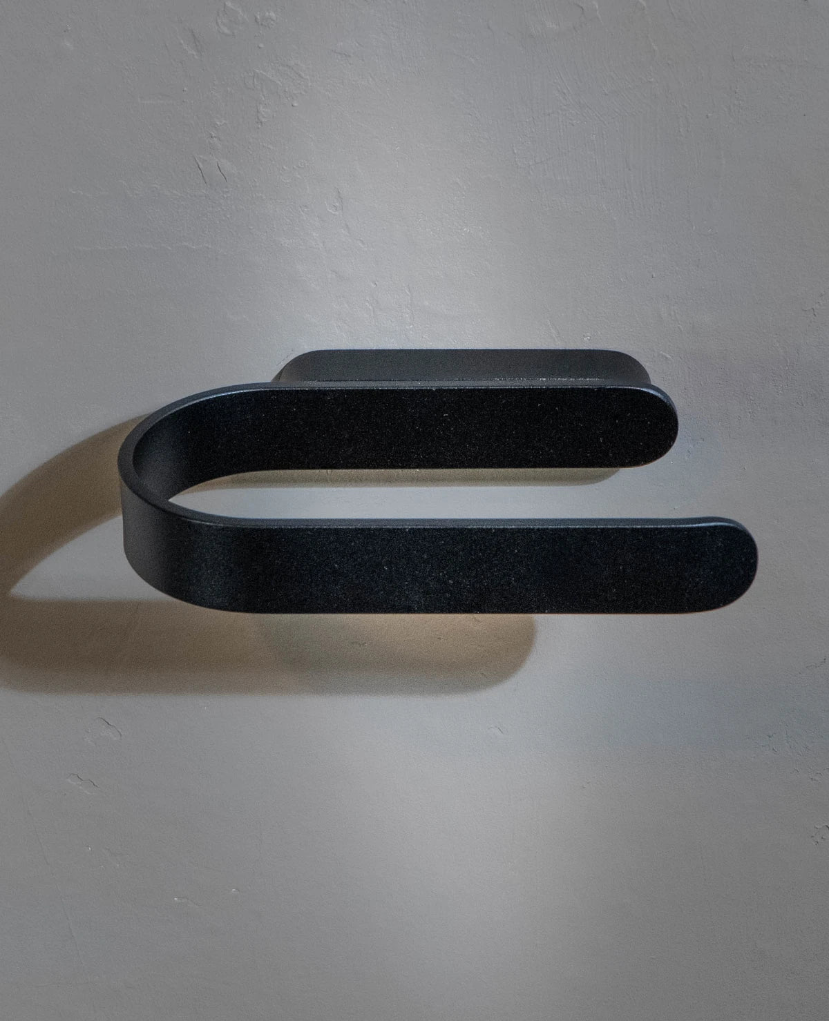 TAVO – Minimalistischer Toilettenpapierhalter für moderne Badezimmer